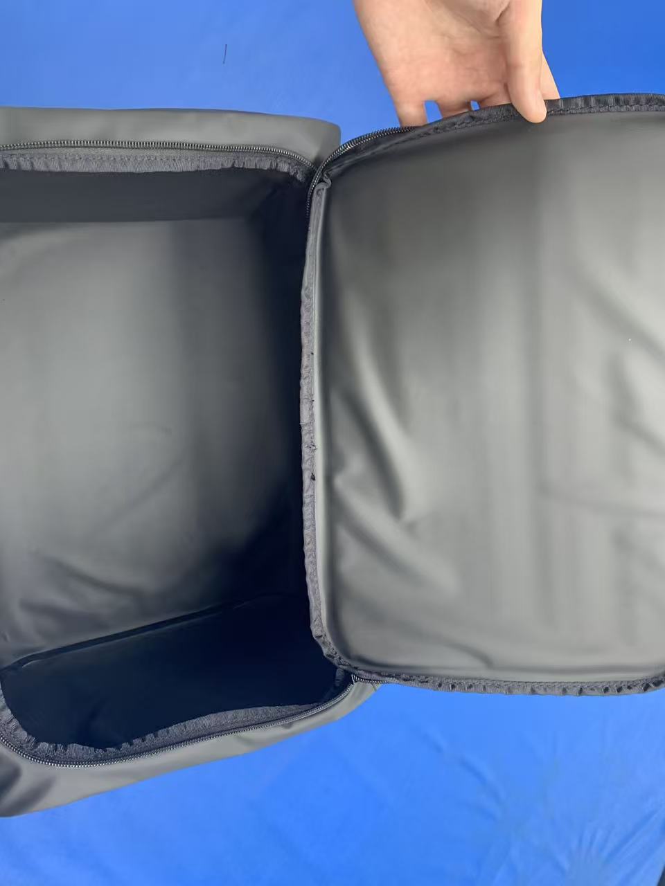 Soldatutako Soft Cooler Ekoizpen Run baten barruan Sealock-en
